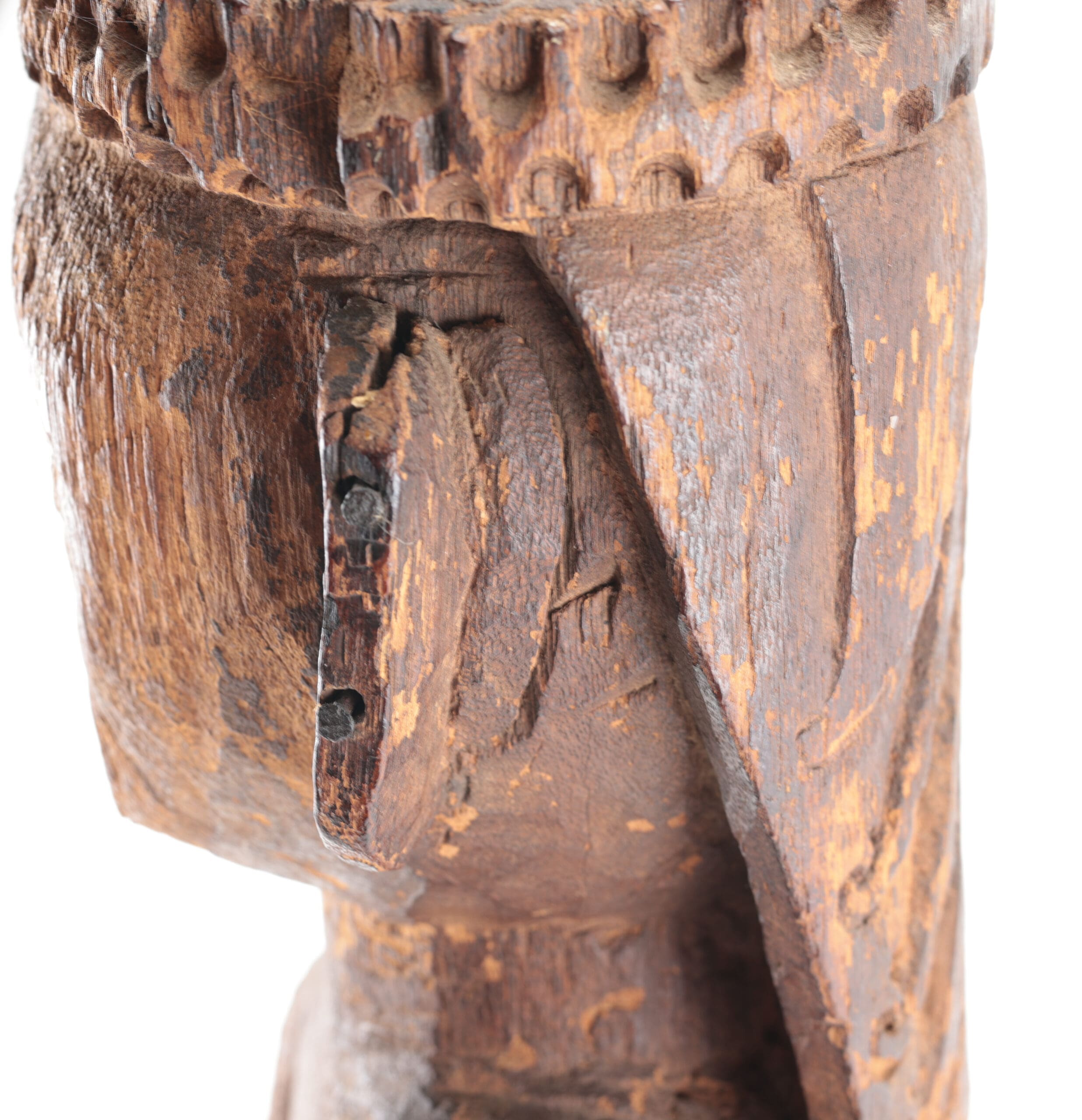 Hampatong beeld van een vrouw – Dayak, Borneo (Indonesië) – detailfoto