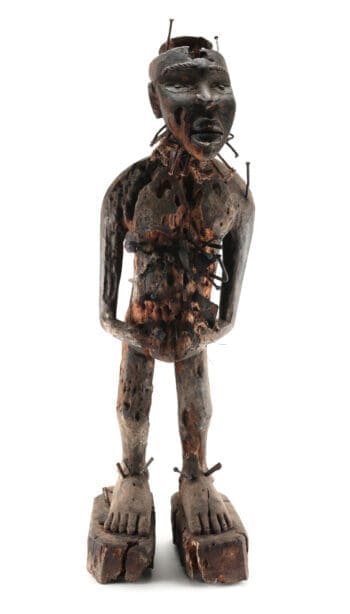 Kongo Nkisi Nkondi – gerechtigheidsfiguur – Congo ca. 1900 – collectie Mbehou – detailfoto