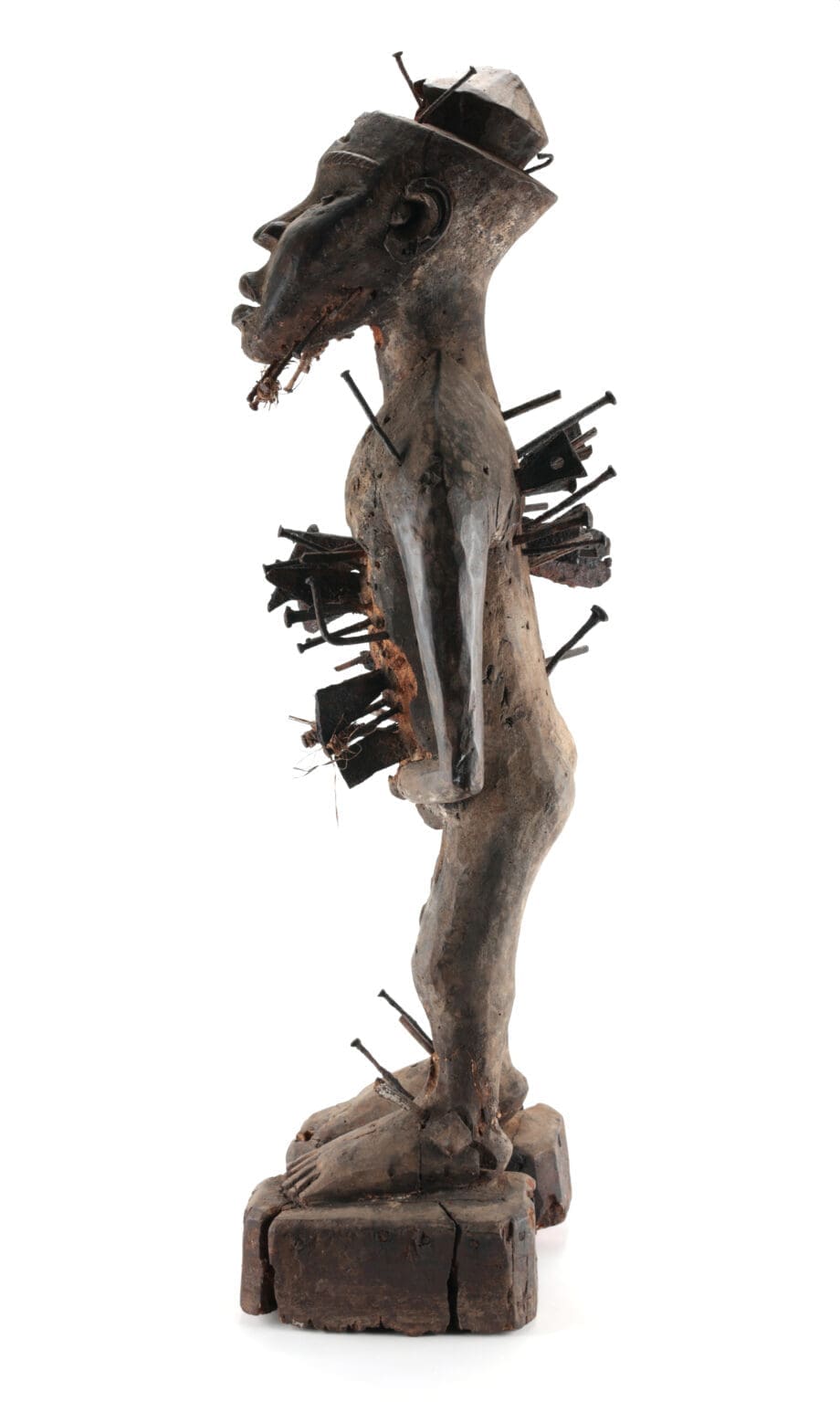 Kongo Nkisi Nkondi – gerechtigheidsfiguur – Congo ca. 1900 – collectie Mbehou – Vergulde Kat