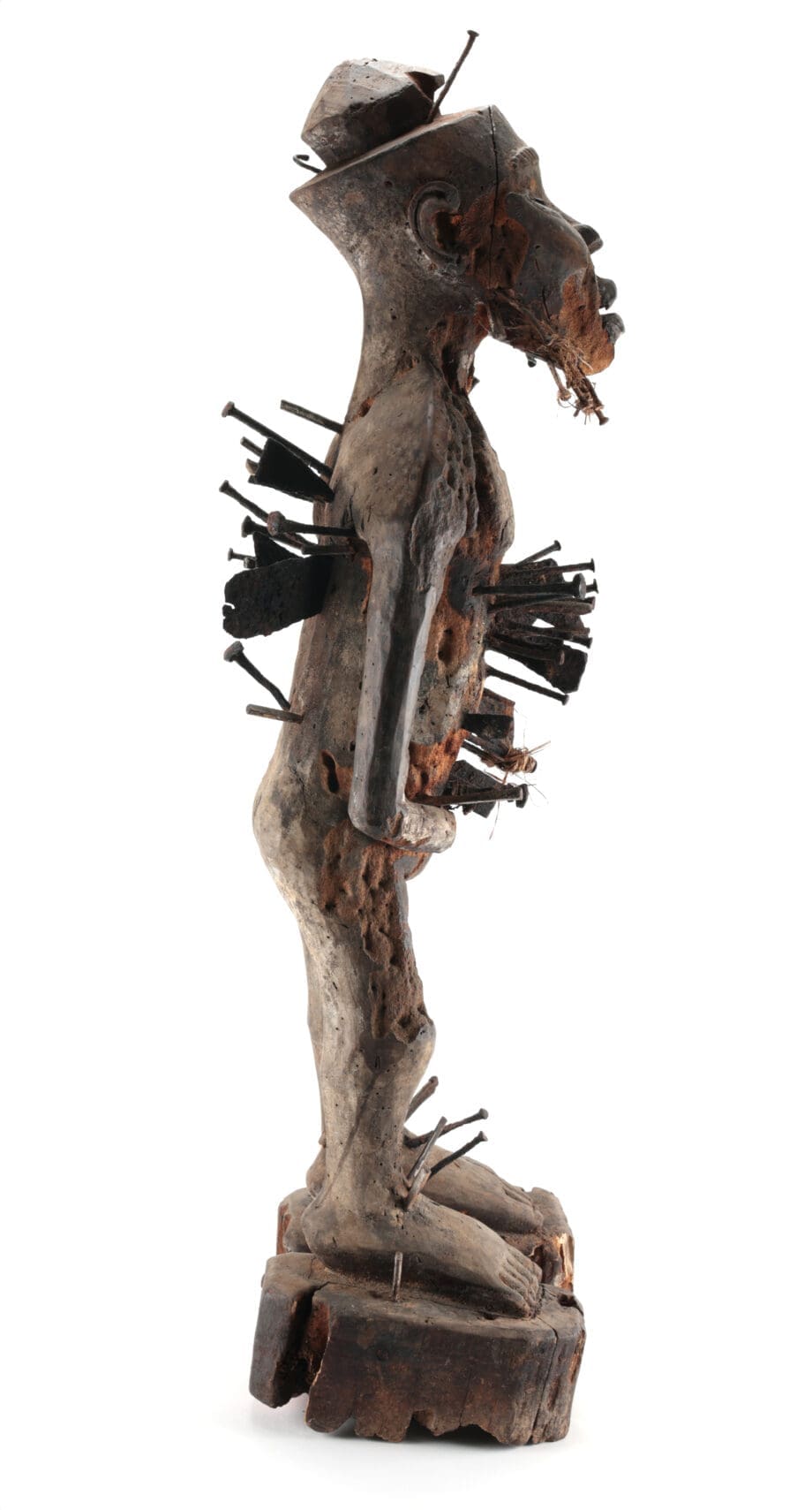 Kongo Nkisi Nkondi – gerechtigheidsfiguur – Congo ca. 1900 – collectie Mbehou – Vergulde Kat