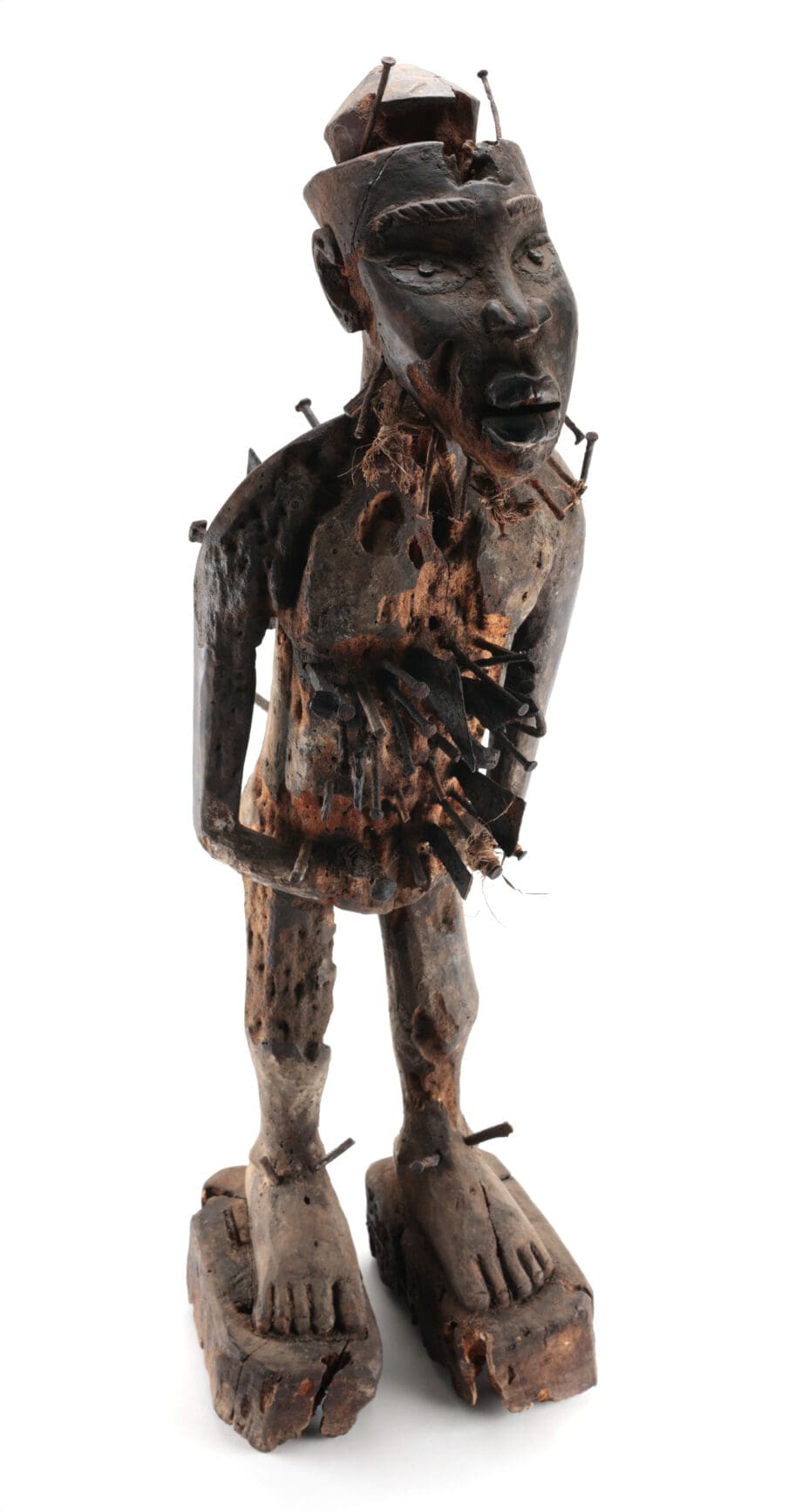Kongo Nkisi Nkondi – gerechtigheidsfiguur – Congo ca. 1900 – collectie Mbehou – Vergulde Kat