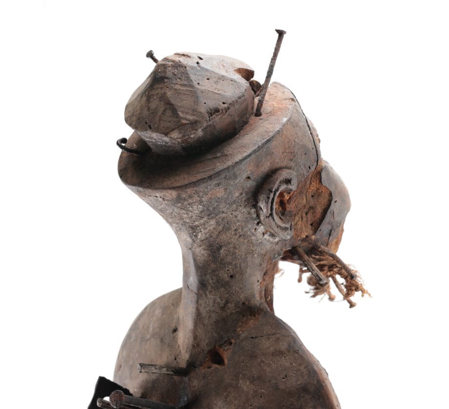 Kongo Nkisi Nkondi – gerechtigheidsfiguur – Congo ca. 1900 – collectie Mbehou – Vergulde Kat