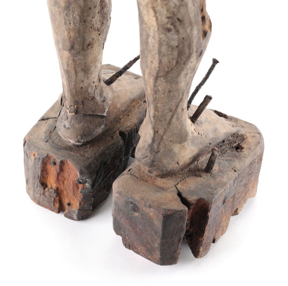 Kongo Nkisi Nkondi – gerechtigheidsfiguur – Congo ca. 1900 – collectie Mbehou – Vergulde Kat