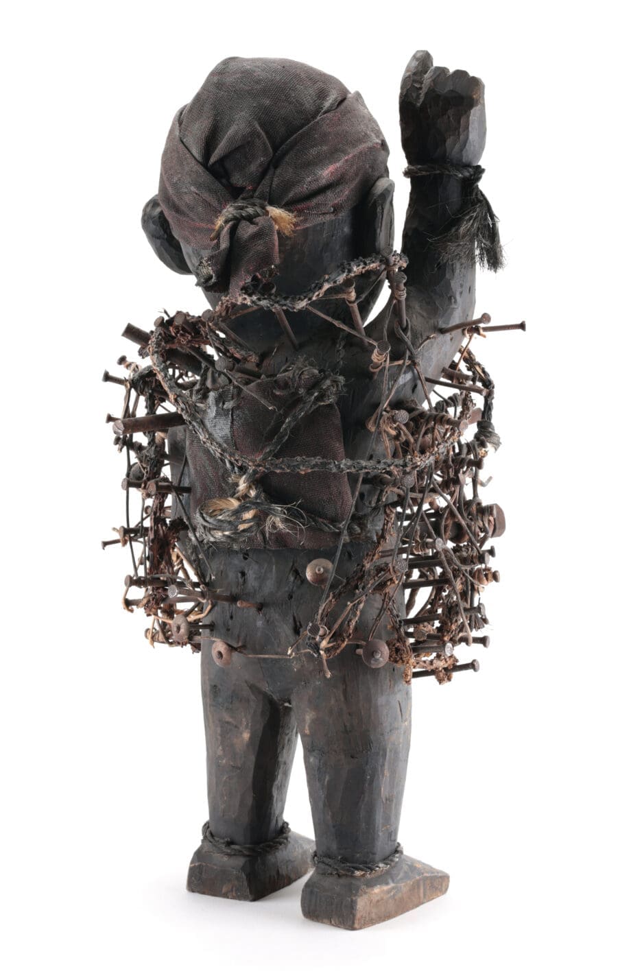 Grote Kongo Nkisi nkondi met spijkers – ca. 1900 – Vergulde Kat