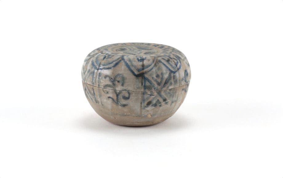 Annamese blau-weiße Schatulle mit Deckel – Chu Đậu-Keramik – Vietnam – 15.–16. Jahrhundert – Lê-Dynastie – Vergulde Kat