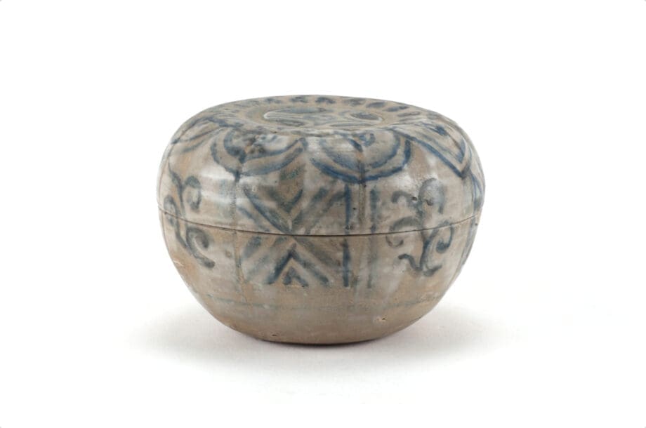 Annamese blau-weiße Schatulle mit Deckel – Chu Đậu-Keramik – Vietnam – 15.–16. Jahrhundert – Lê-Dynastie – Vergulde Kat