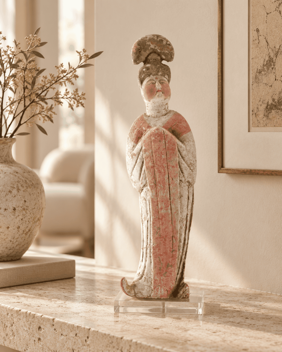 Tang dynastie ‘Fat Lady’ figuur – Chinees aardewerk beeld met pigmentresten – Vergulde Kat