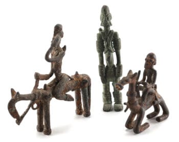 Set van drie Dogon bronzen beelden – Mali – ruiter, kameel en staande figuur – detailfoto