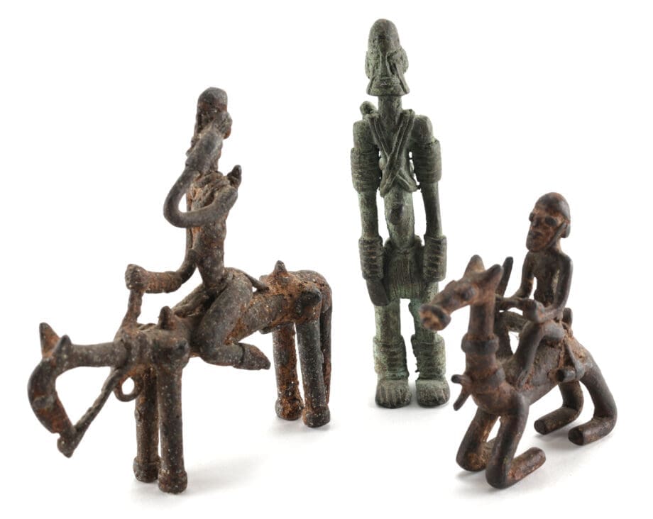 Set of three Dogon bronze statues - Mali - horseman, camel and standing figure - Vergulde Kat