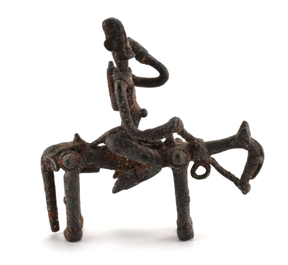 Set of three Dogon bronze statues - Mali - horseman, camel and standing figure - Vergulde Kat