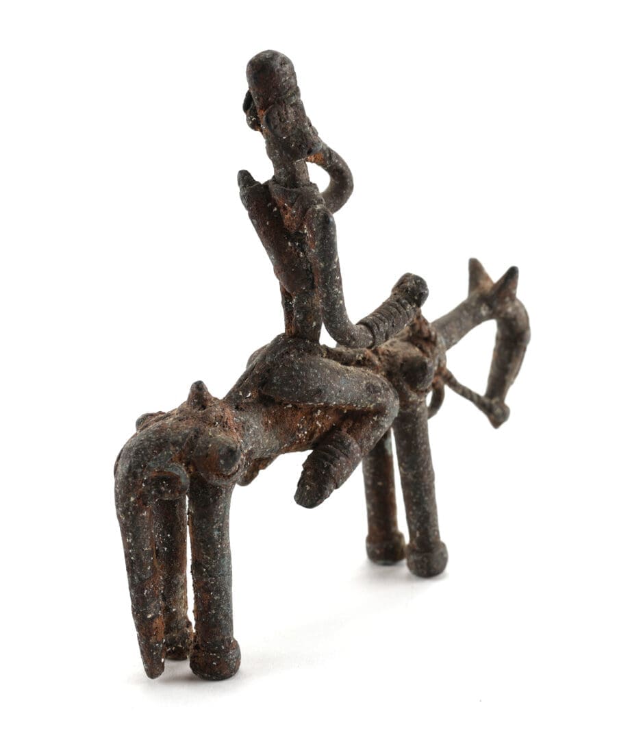 Set of three Dogon bronze statues - Mali - horseman, camel and standing figure - Vergulde Kat
