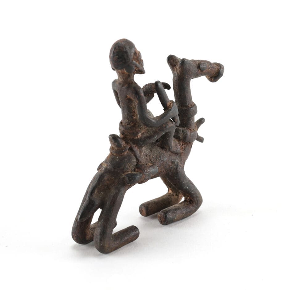 Set of three Dogon bronze statues - Mali - horseman, camel and standing figure - Vergulde Kat
