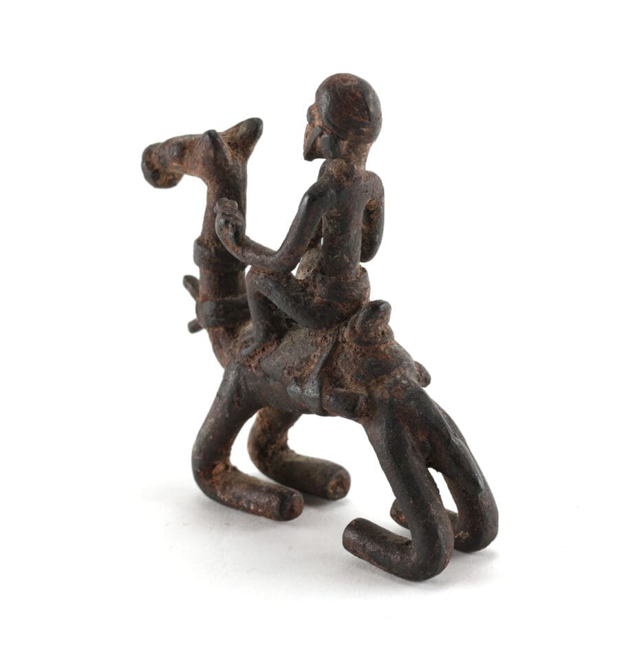 Set of three Dogon bronze statues - Mali - horseman, camel and standing figure - Vergulde Kat