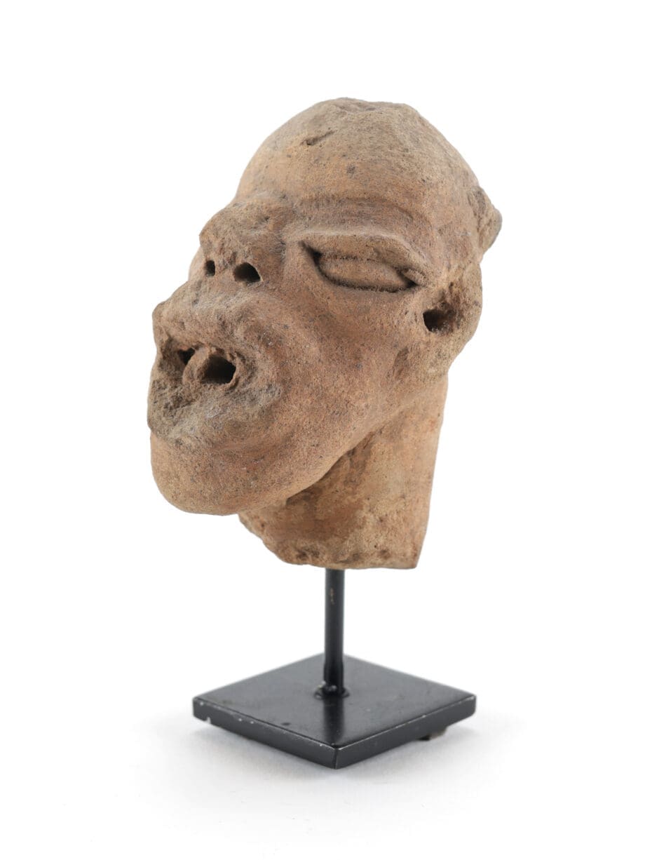 Koma Bulsa terracotta head - Ghana - expressive ritual sculpture - Vergulde Kat