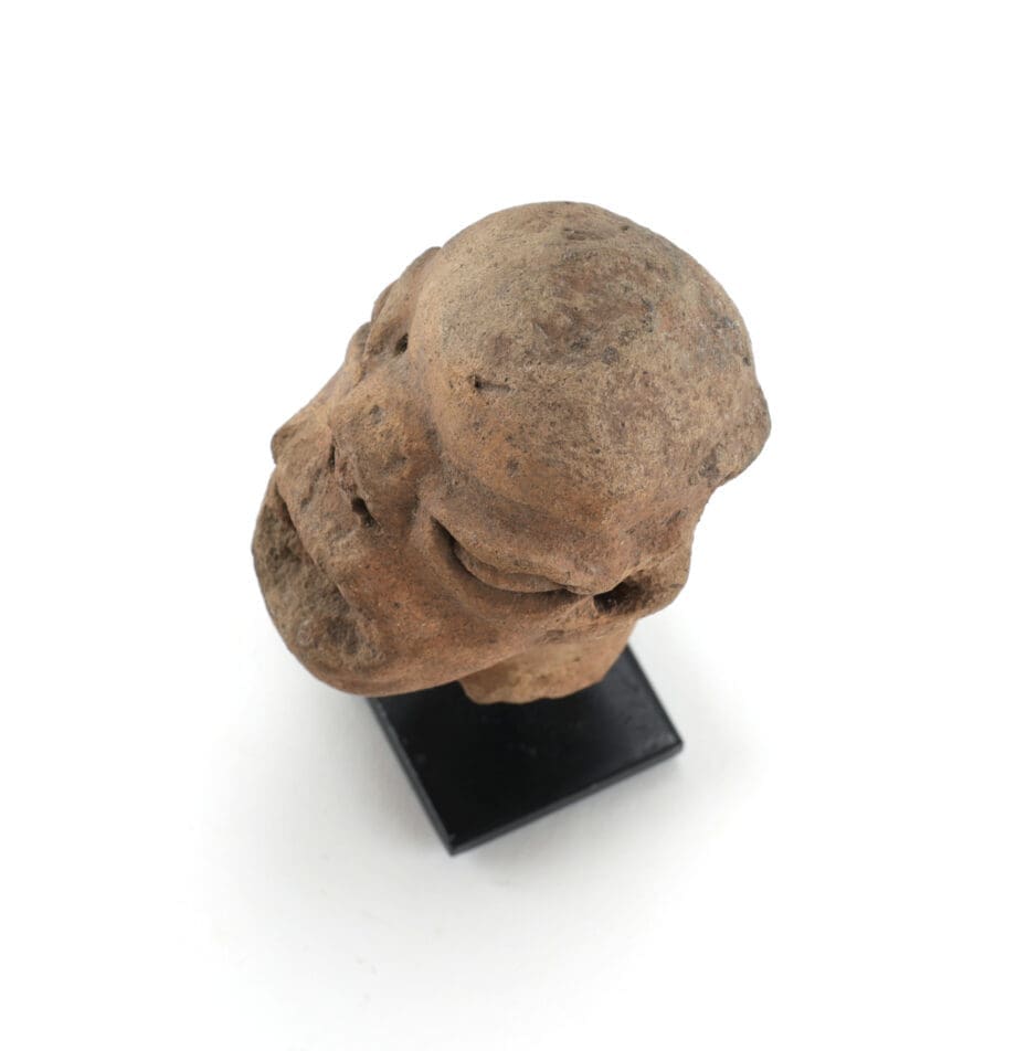 Koma Bulsa terracotta head - Ghana - expressive ritual sculpture - Vergulde Kat