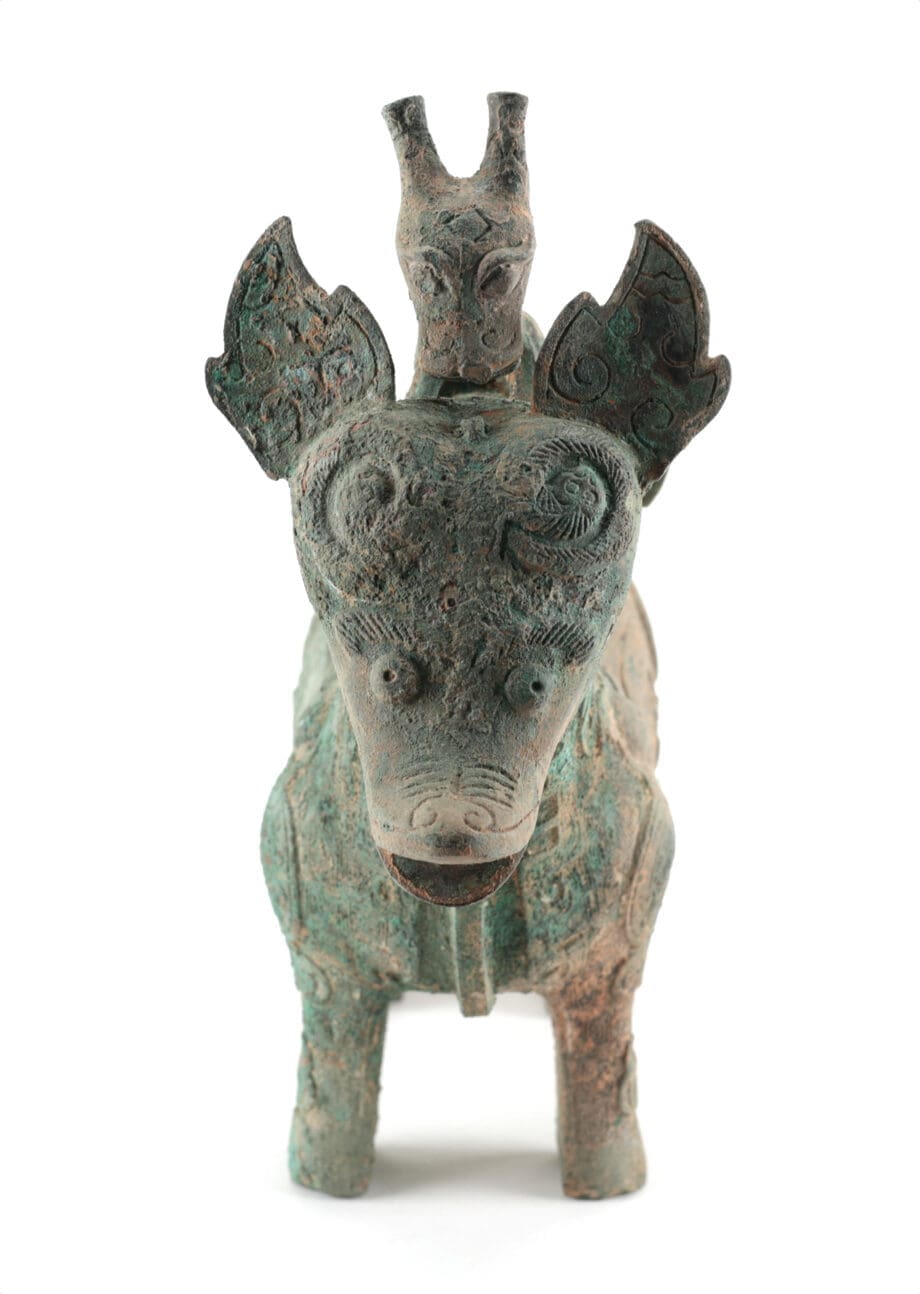 Vase zun chinois en bronze en forme d'animal mythique – style Shang – avec couvercle – Vergulde Kat