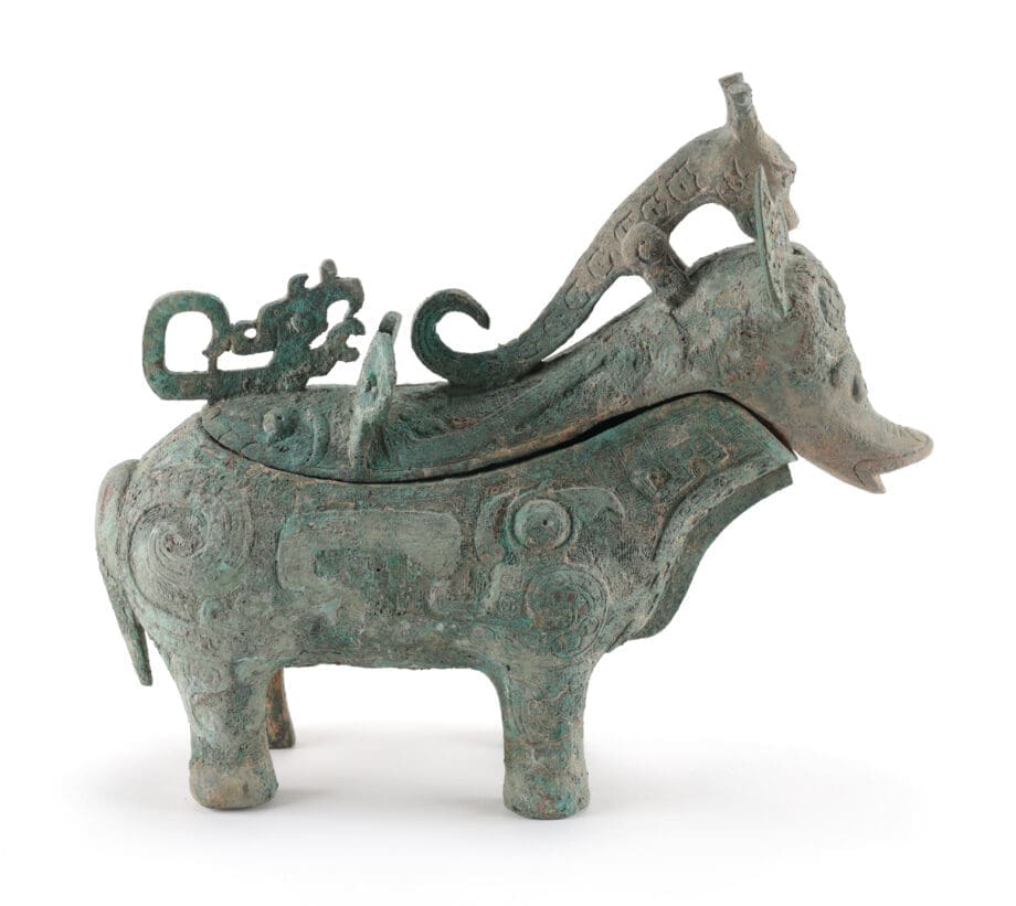 Vase zun chinois en bronze en forme d'animal mythique – style Shang – avec couvercle – Vergulde Kat