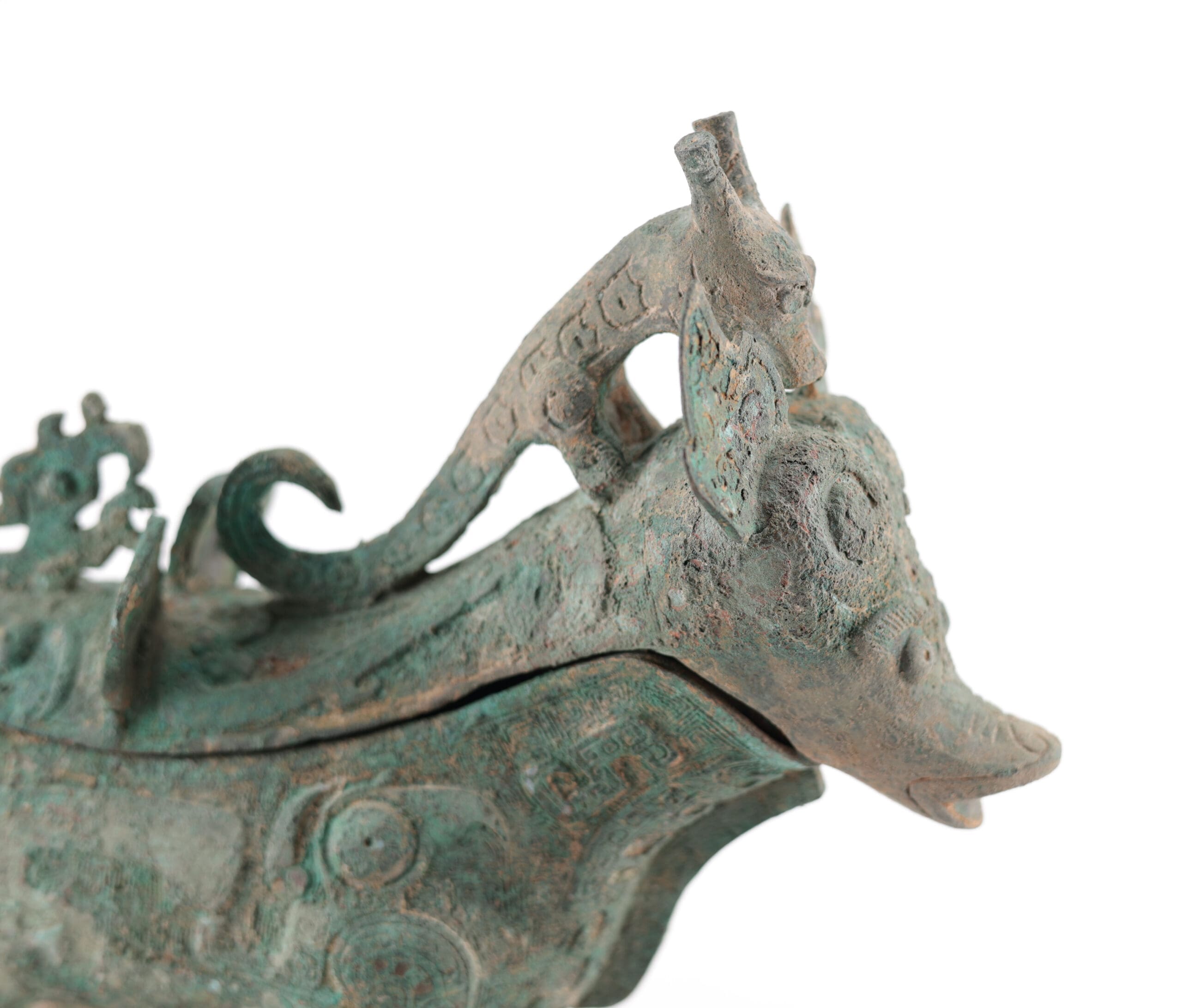 Vase zun en bronze chinois en forme d'animal mythique – style Shang – avec couvercle – photo de détail