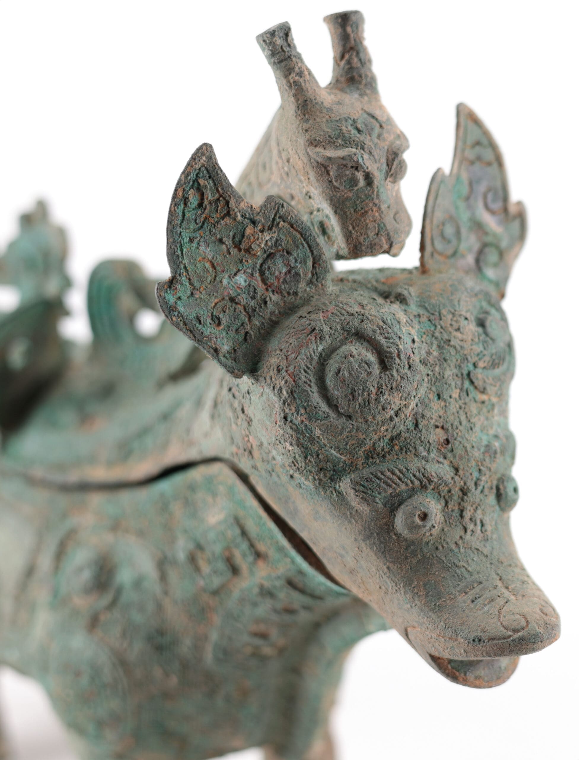 Vase zun en bronze chinois en forme d'animal mythique – style Shang – avec couvercle – photo de détail