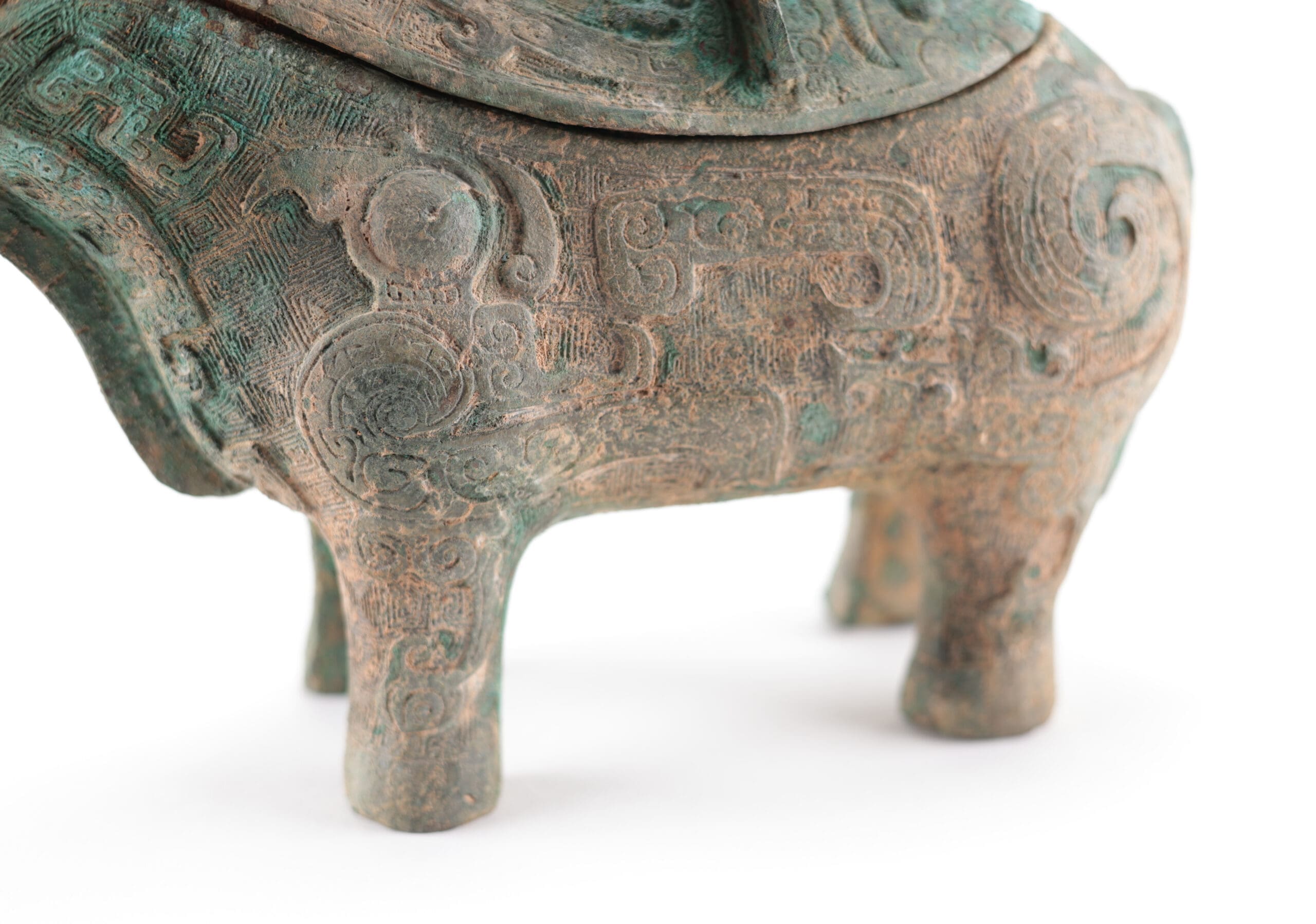 Vase zun en bronze chinois en forme d'animal mythique – style Shang – avec couvercle – photo de détail