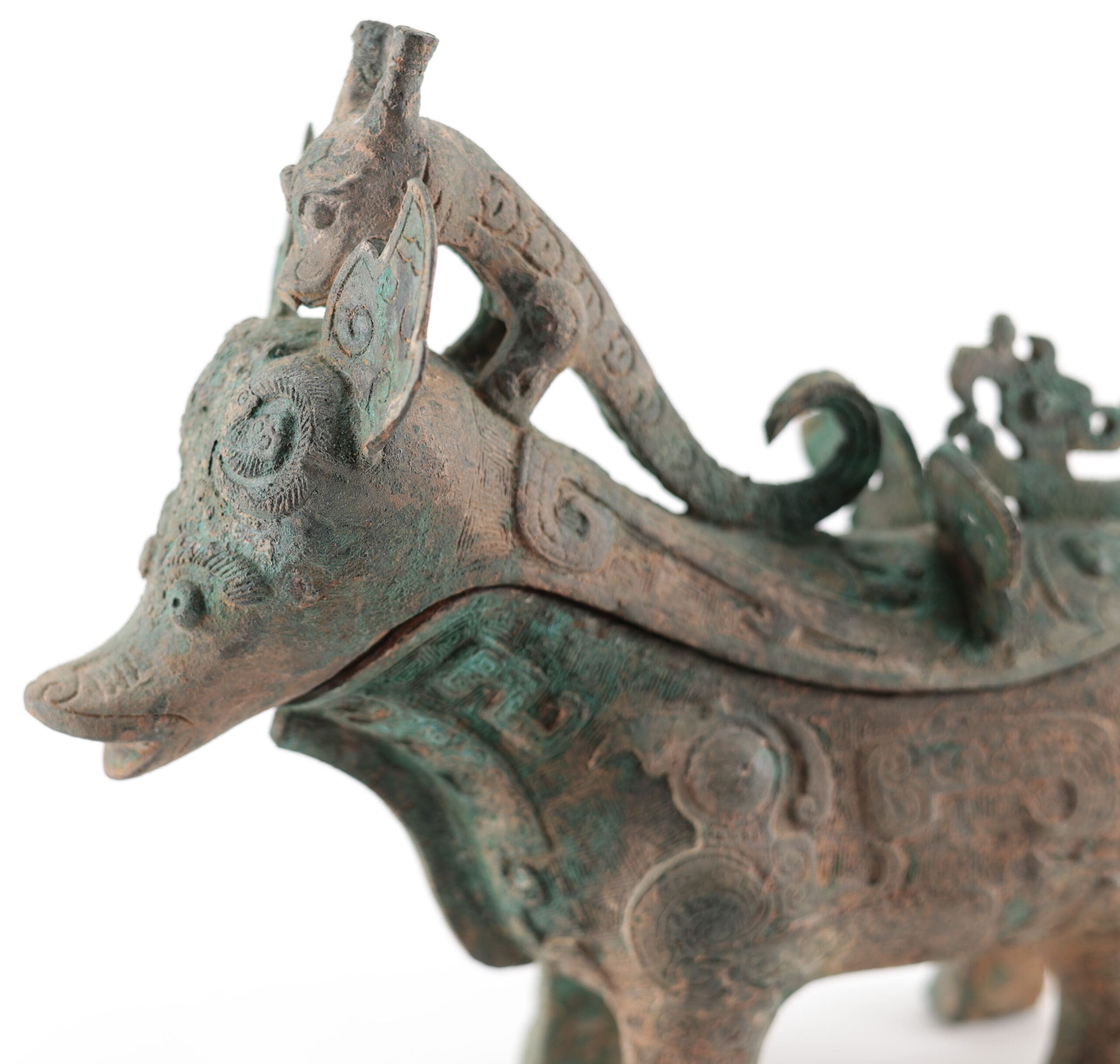 Vase zun en bronze chinois en forme d'animal mythique – style Shang – avec couvercle – photo de détail