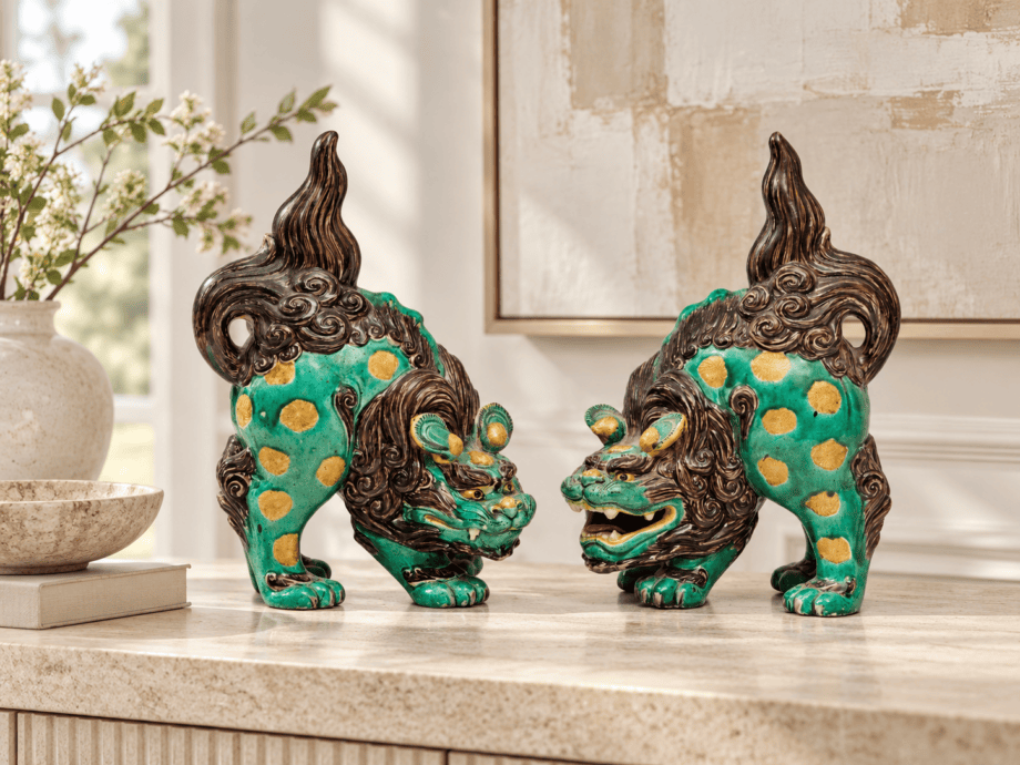 Paar Japanse Kutani foo dogs – 19e eeuw – groen en goud glazuur – Vergulde Kat