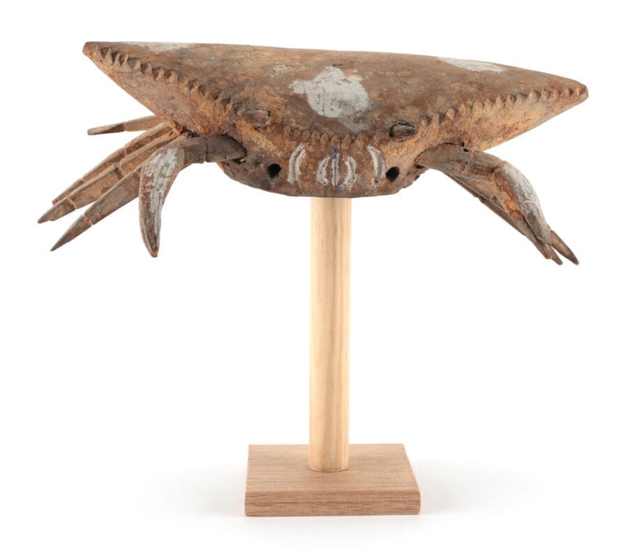 Coiffe ijo en forme de crabe – Delta du Niger (Nigéria) – collection Roel & Paulien de Lange – Vergulde Kat