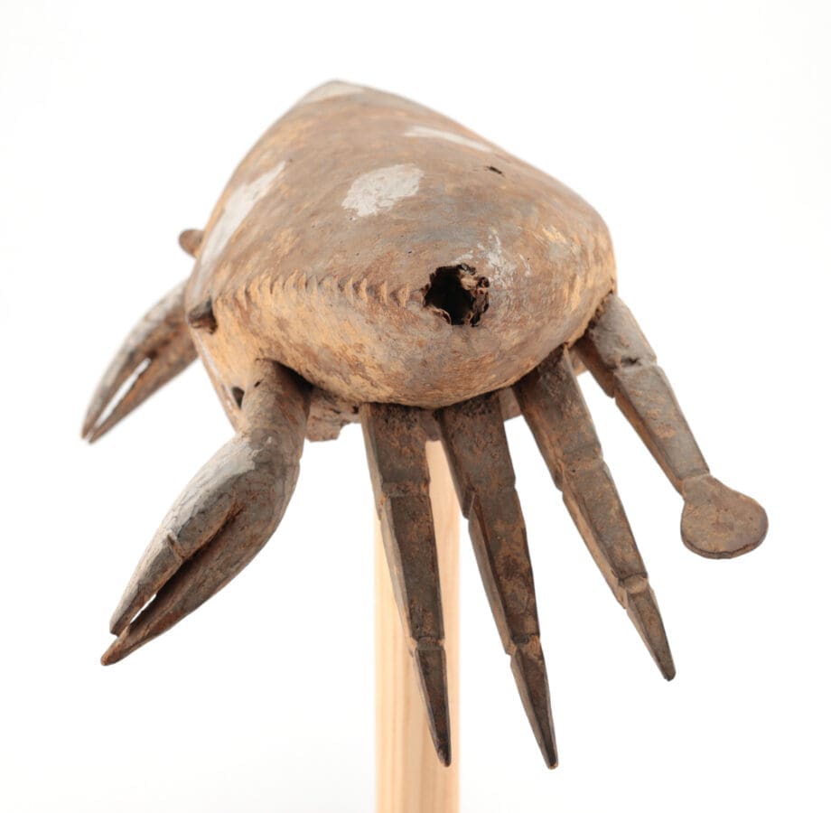 Coiffe ijo en forme de crabe – Delta du Niger (Nigéria) – collection Roel & Paulien de Lange – Vergulde Kat