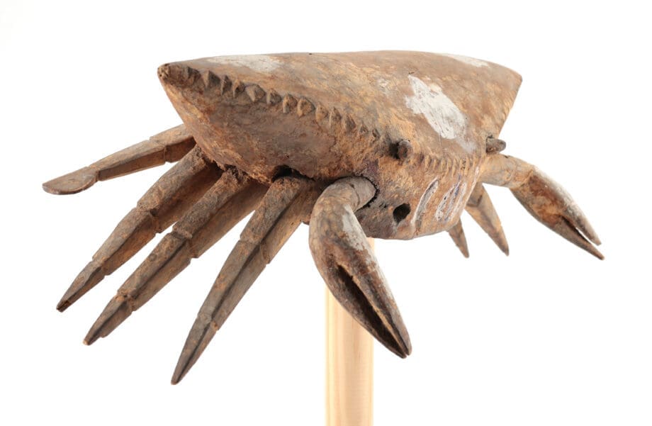 Coiffe ijo en forme de crabe – Delta du Niger (Nigéria) – collection Roel & Paulien de Lange – Vergulde Kat