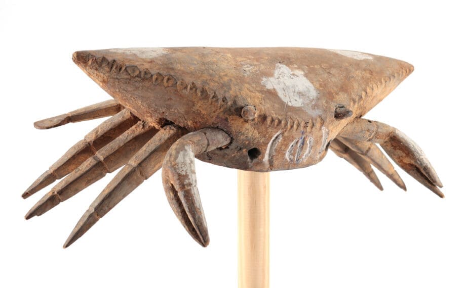 Coiffe ijo en forme de crabe – Delta du Niger (Nigéria) – collection Roel & Paulien de Lange – Vergulde Kat