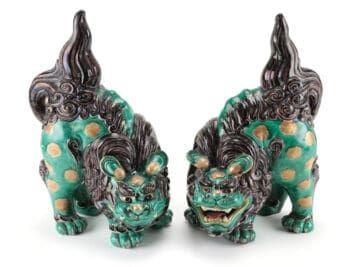 Pair of Japanese Kutani foo dogs - 19th century - green and gold glaze - detail photo