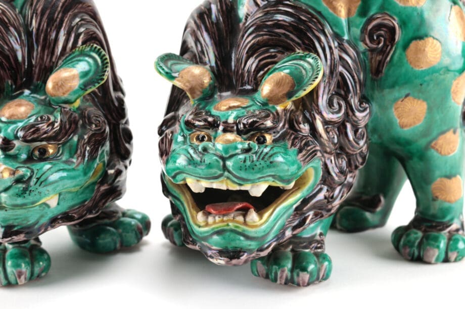 Paar Japanse Kutani foo dogs – 19e eeuw – groen en goud glazuur – Vergulde Kat