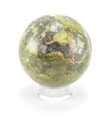 Groene Jaspis bol met Pyriet (862 gram, 9 cm) – Wunderkammer mineraal – detailfoto