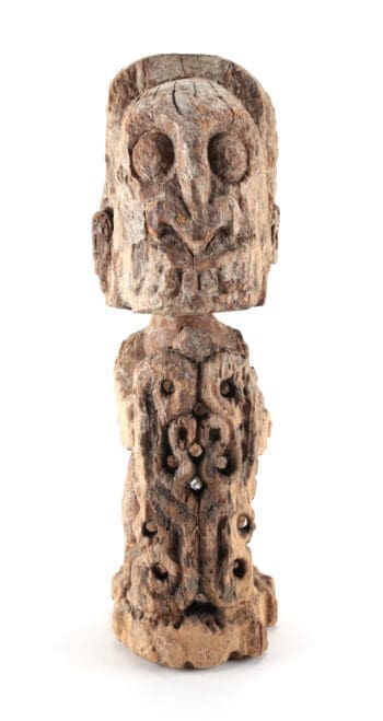 Korwar skull statue Papua - reliquary ancestor statue - detail photo