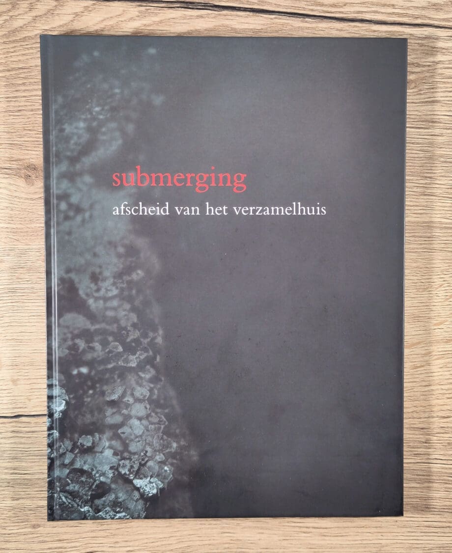 Submerging – afscheid van het verzamelhuis – ISBN 9789490673253 – hardcover – Vergulde Kat