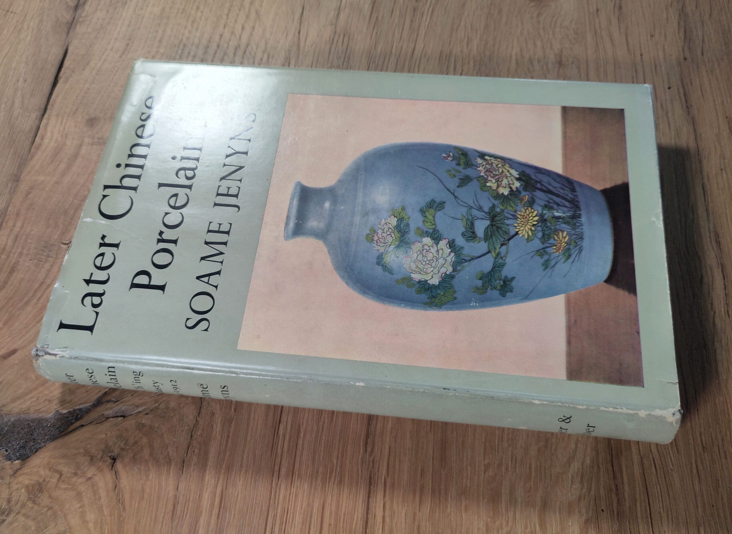 Späteres chinesisches Porzellan – Ch’ing Dynastie Porzellan-Katalog (1951) – Detailfoto