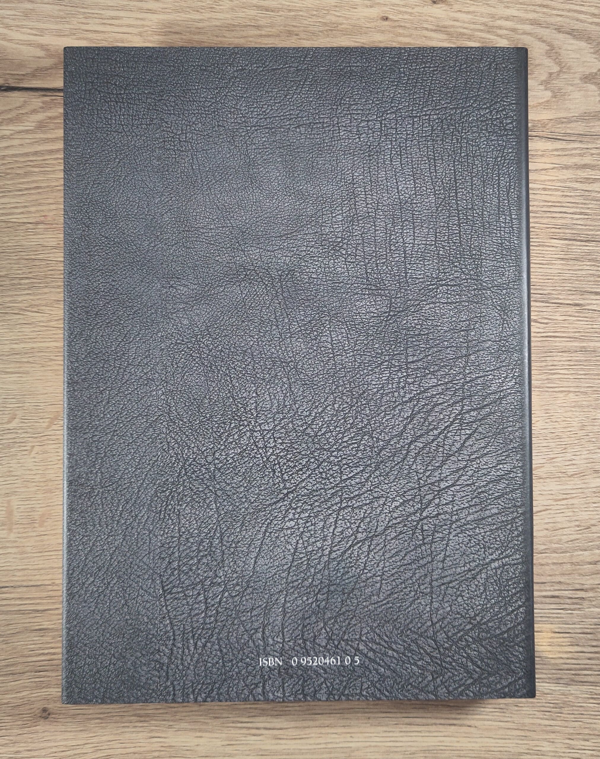 Japanese Inro: From the Brozman Collection - Louis Lawrence / Shep Brozman (1993) hardcover ISBN 9780952046103 - detail photo