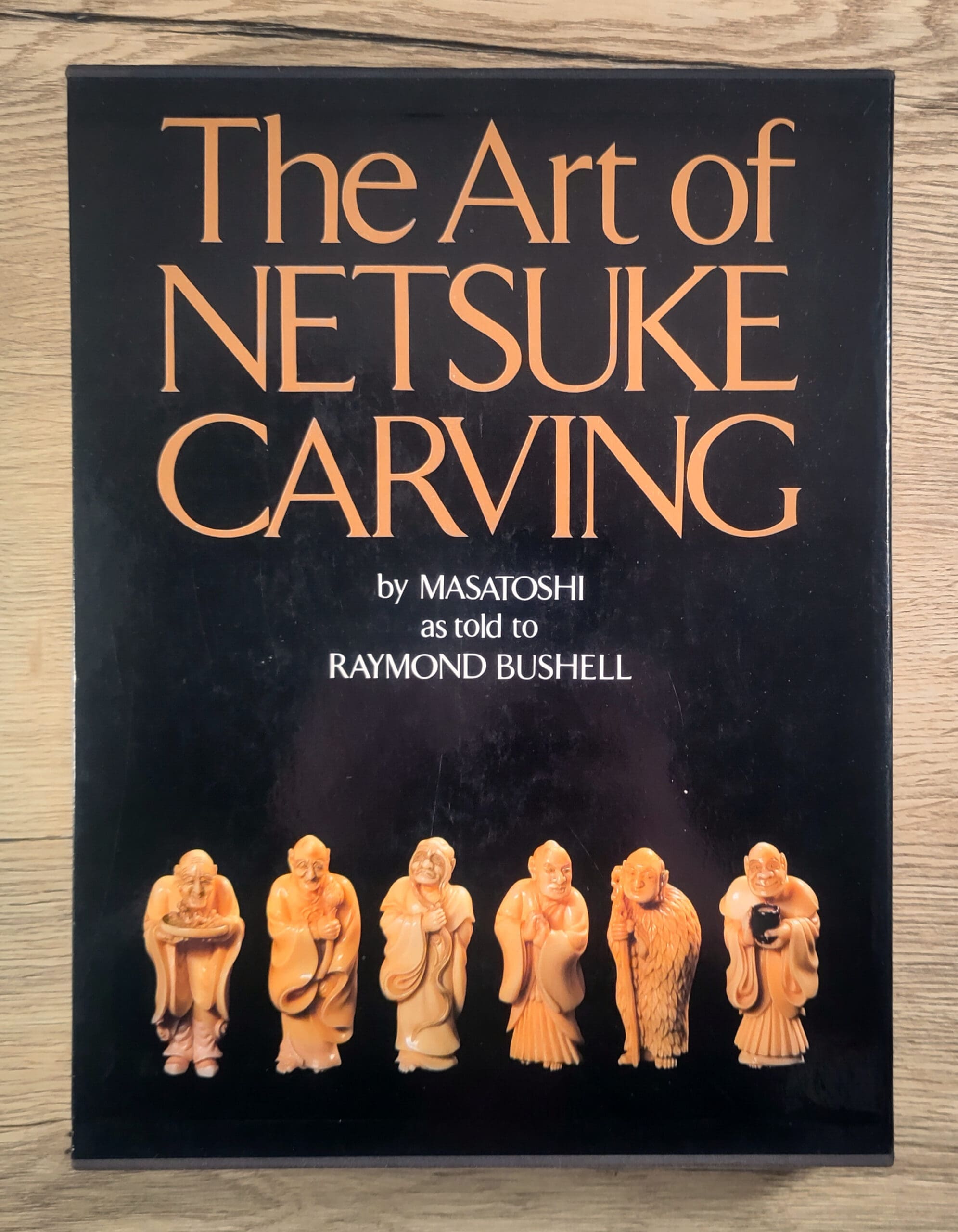 The Art of Netsuke Carving - Masatoshi & Raymond Bushell (1981) hardcover ISBN 9780870114809 - detail photo