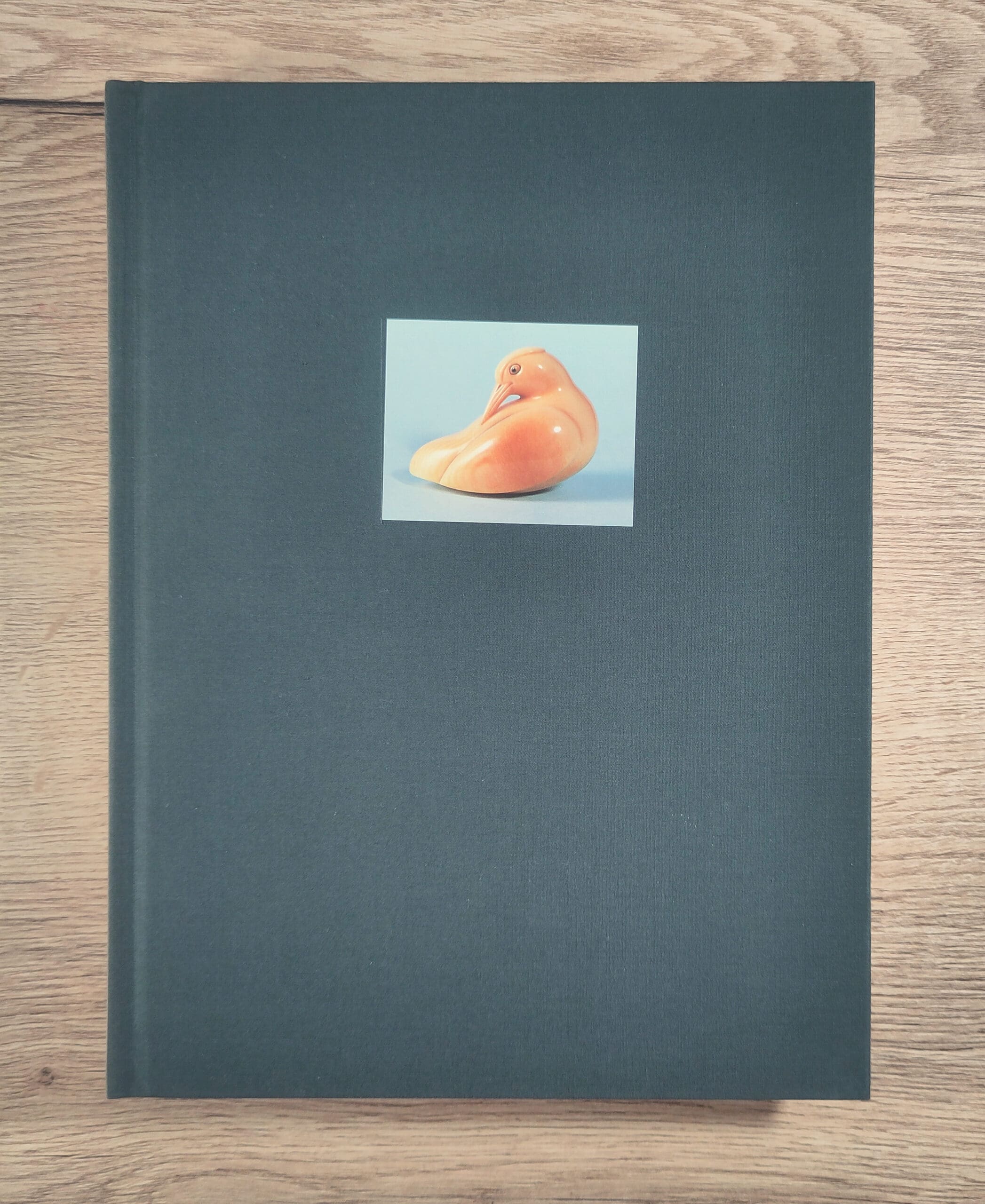 The Art of Netsuke Carving - Masatoshi & Raymond Bushell (1981) hardcover ISBN 9780870114809 - detail photo