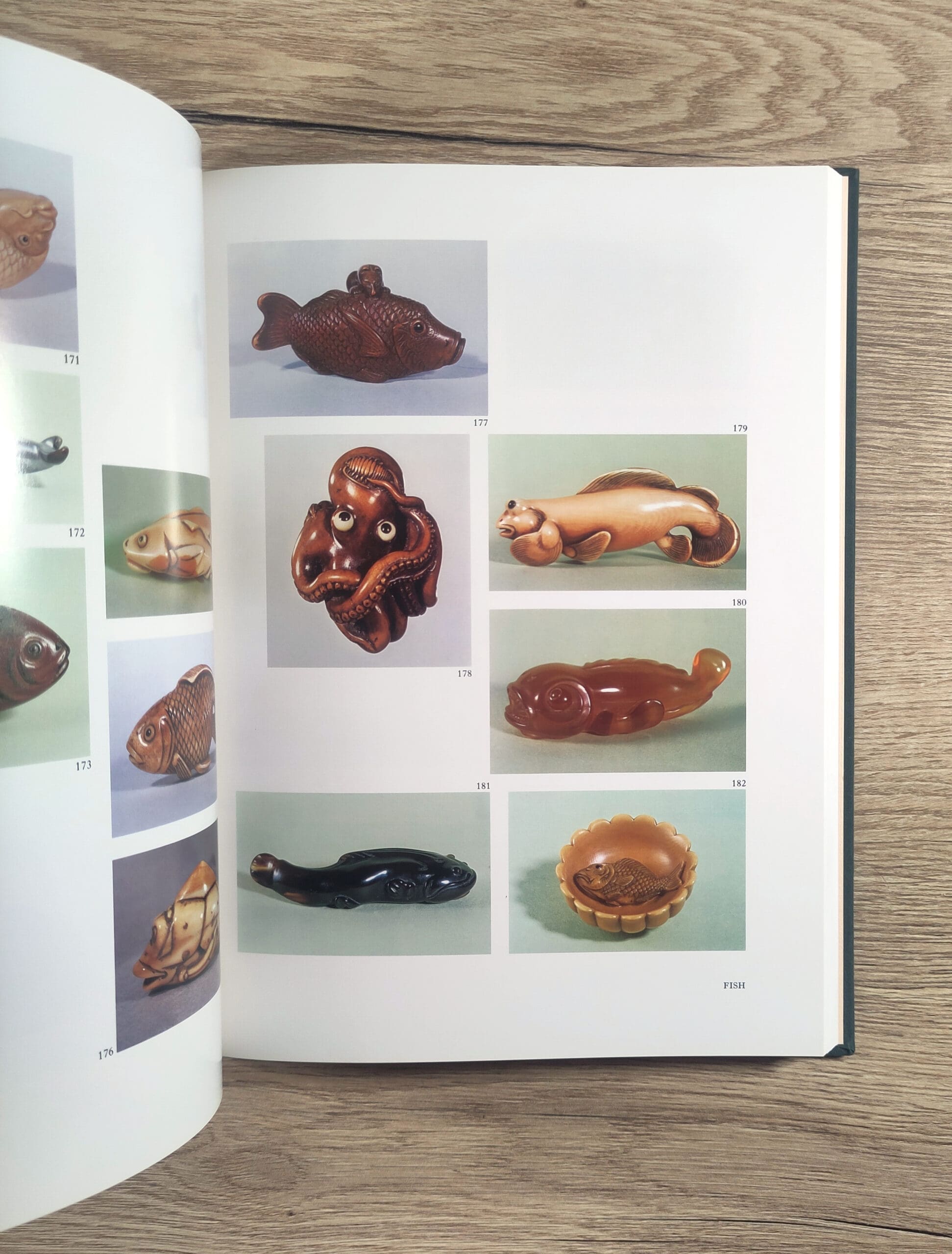 The Art of Netsuke Carving - Masatoshi & Raymond Bushell (1981) hardcover ISBN 9780870114809 - detail photo