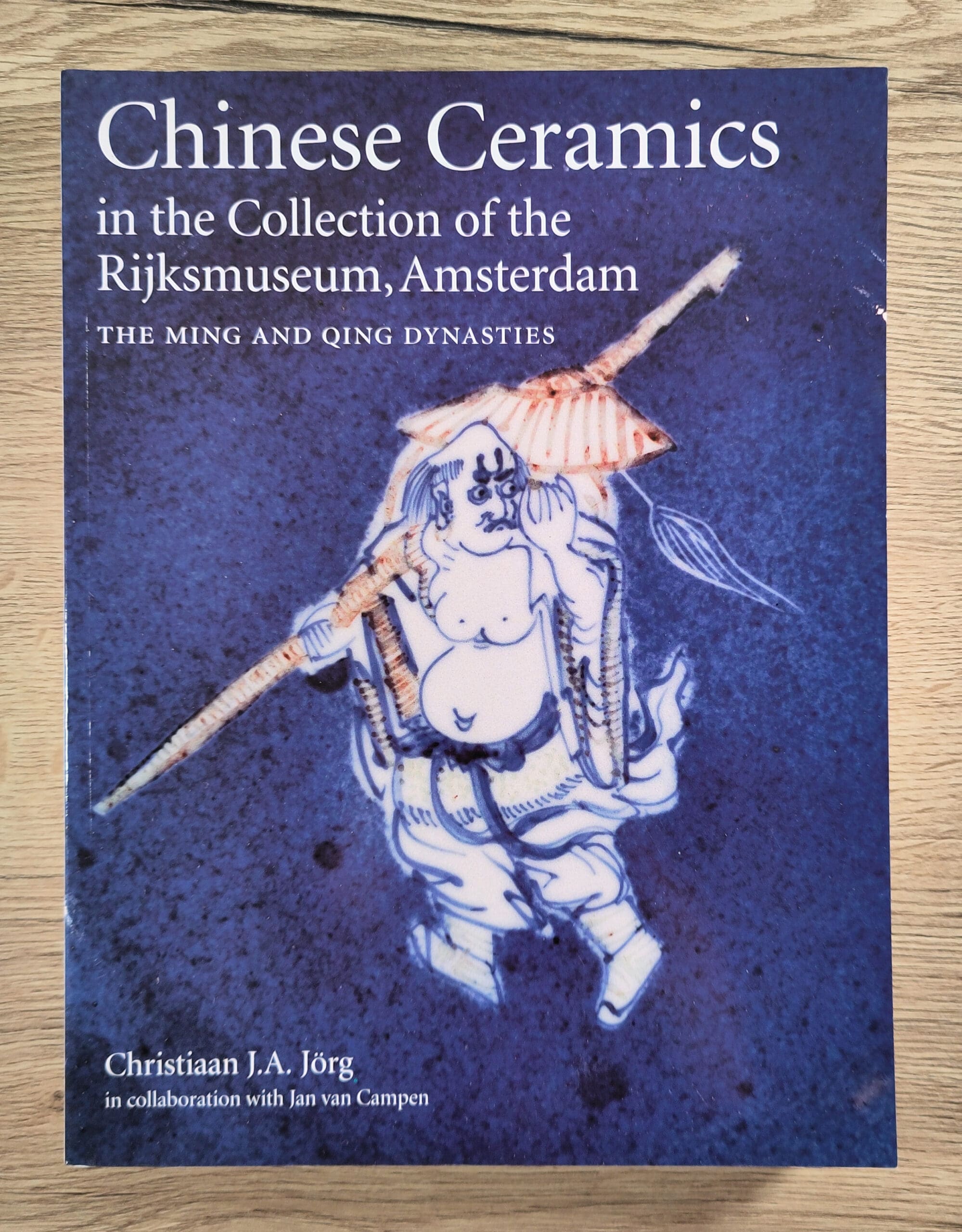 Cerámica china en la colección del Rijksmuseum de Ámsterdam – Jörg & Van Campen (1997) rústica ISBN 9789071450136 – fotografía de detalle