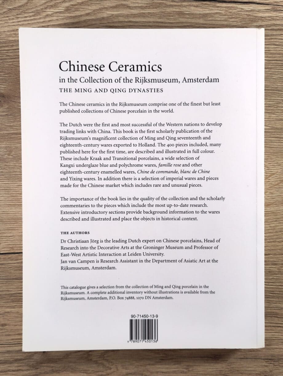 Cerámica china en la colección del Rijksmuseum de Ámsterdam – Jörg & Van Campen (1997), edición en rústica, ISBN 9789071450136 – Vergulde Kat