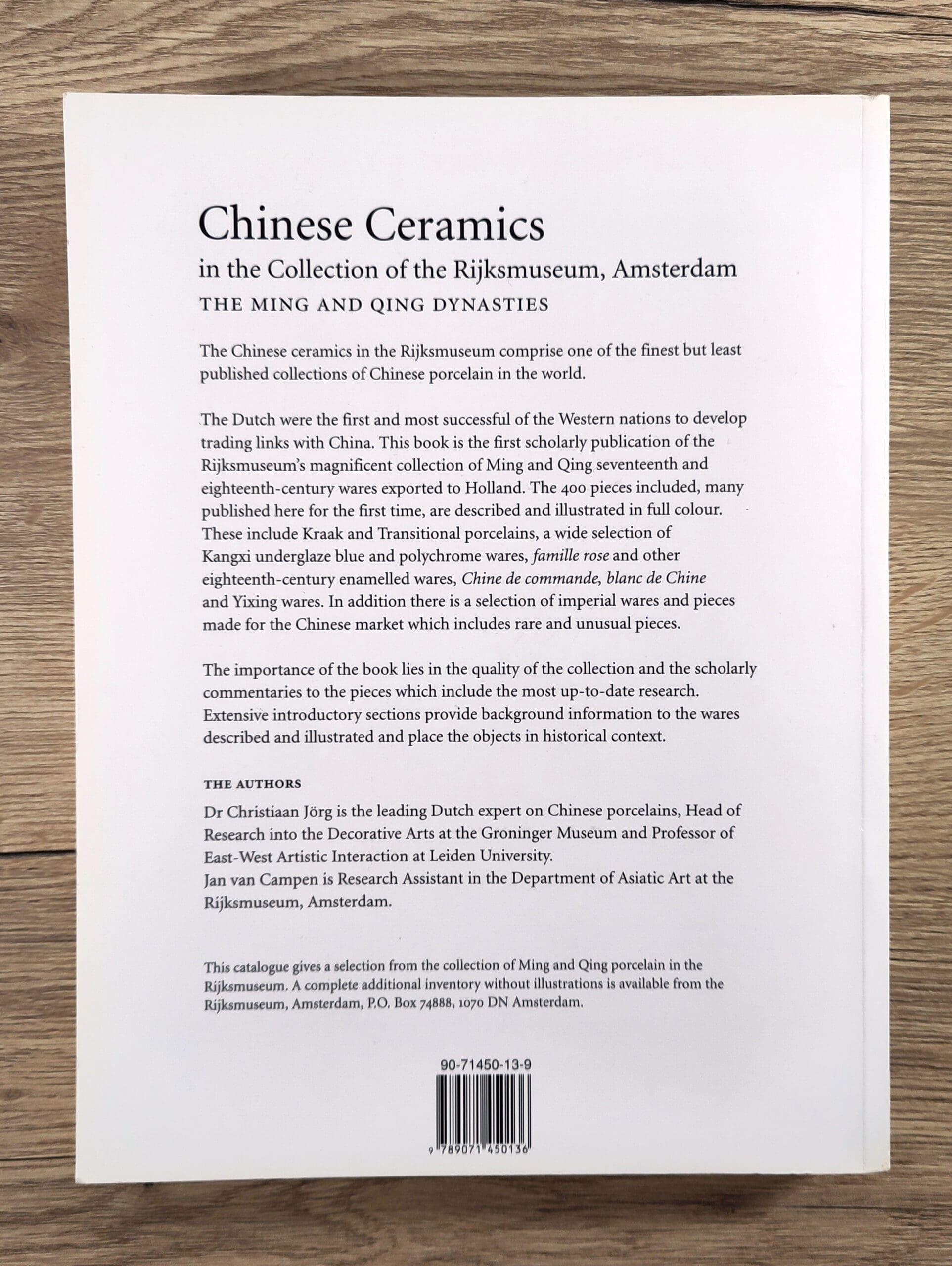 Cerámica china en la colección del Rijksmuseum de Ámsterdam – Jörg & Van Campen (1997) rústica ISBN 9789071450136 – fotografía de detalle