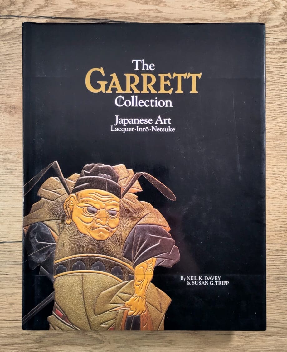 The Garrett Collection - Japanese Art: Lacquer - Inrō - Netsuke (1993) hardcover ISBN 9781872357072 - Vergulde Kat