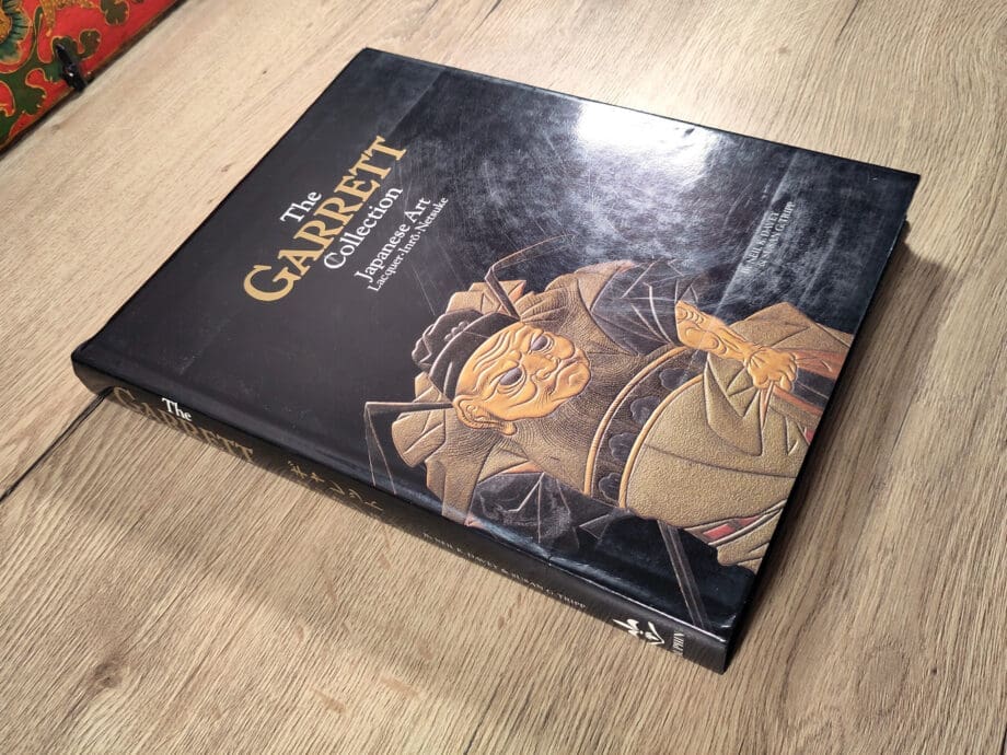 The Garrett Collection - Japanese Art: Lacquer - Inrō - Netsuke (1993) hardcover ISBN 9781872357072 - Vergulde Kat