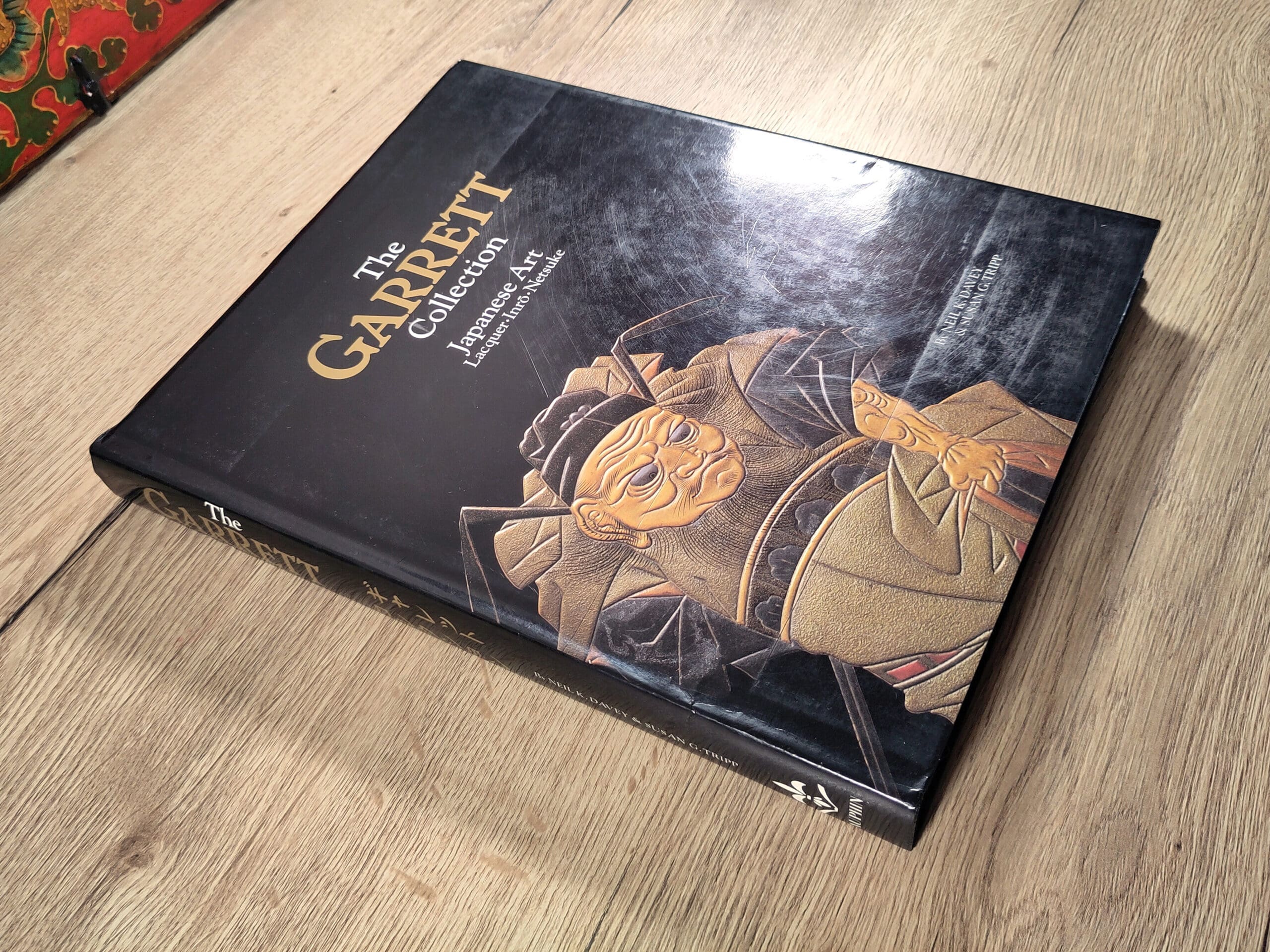 The Garrett Collection - Japanese Art: Lacquer - Inrō - Netsuke (1993) hardcover ISBN 9781872357072 - detail photo