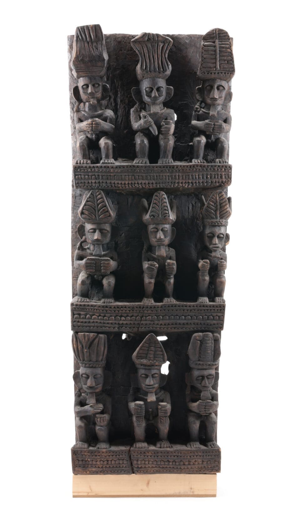 Monumental Nias panel with ancestor statues - Indonesia - Vergulde Kat