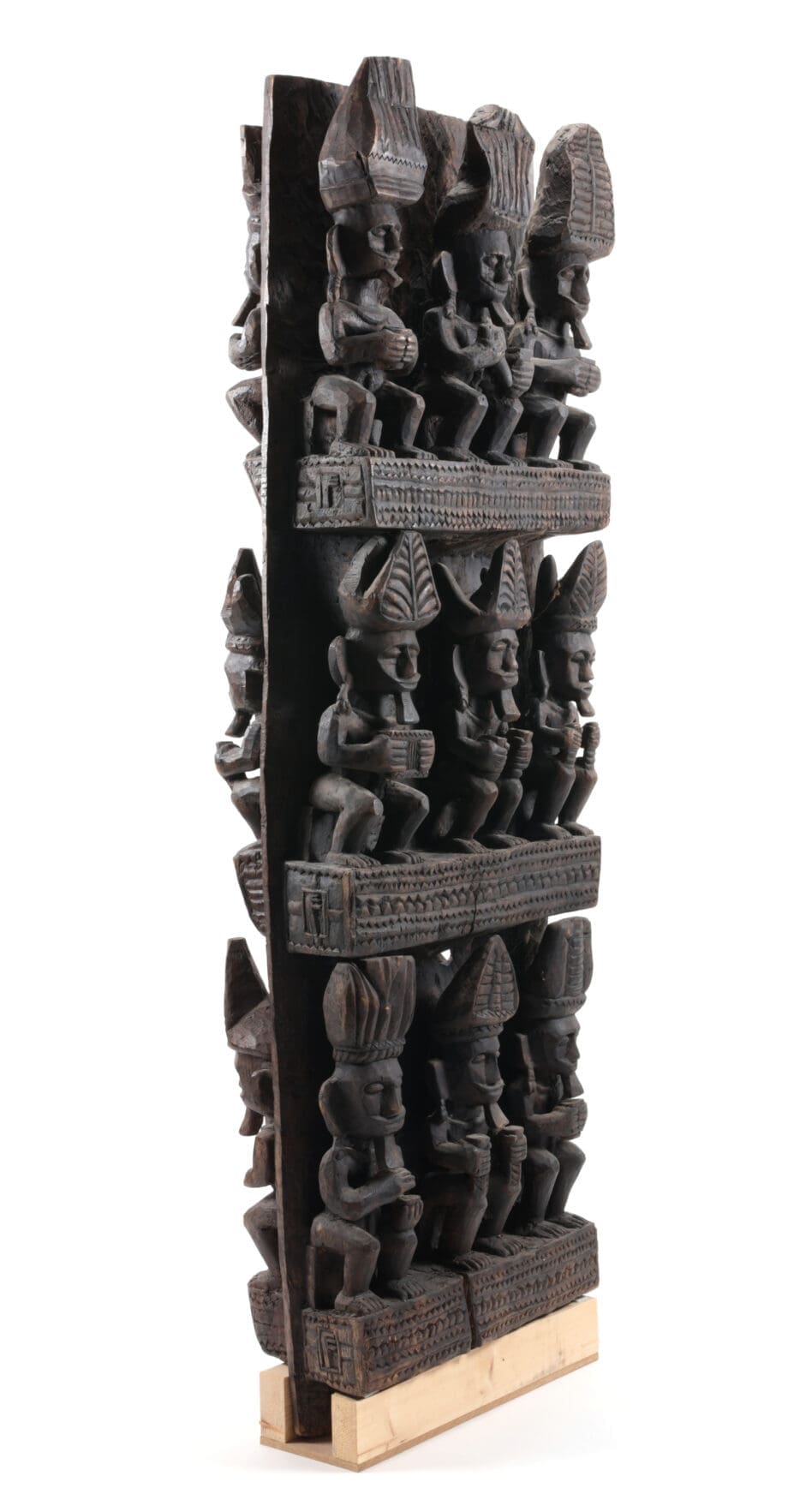 Monumental Nias panel with ancestor statues - Indonesia - Vergulde Kat
