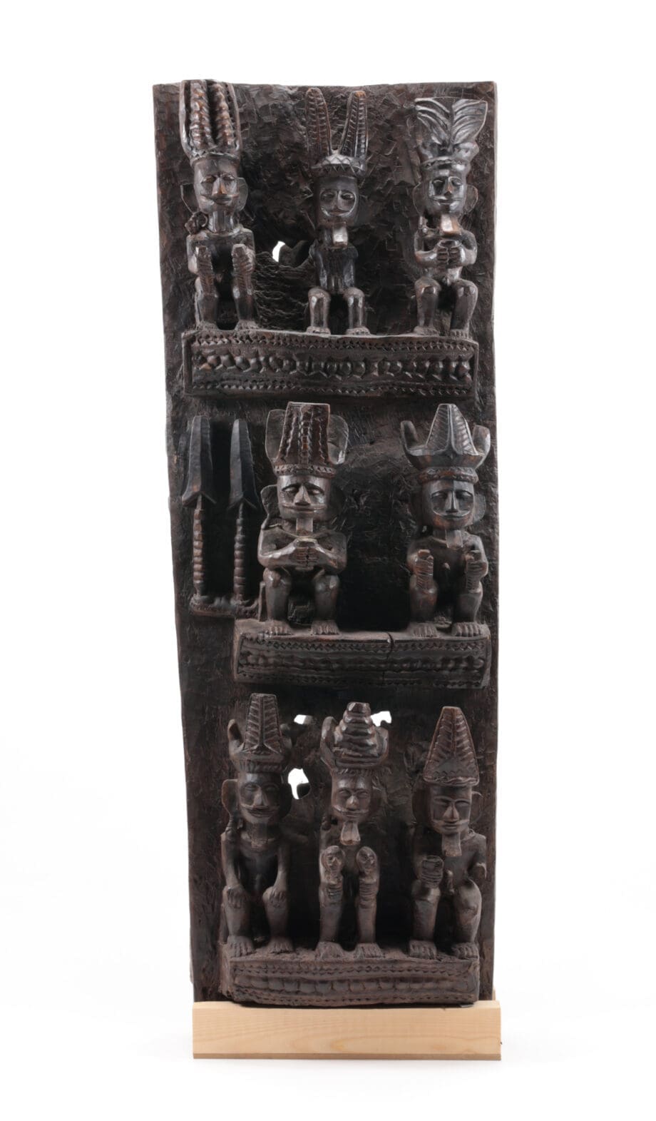 Monumental Nias panel with ancestor statues - Indonesia - Vergulde Kat