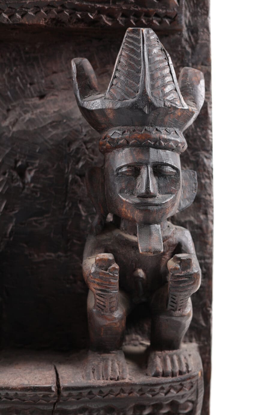 Monumental Nias panel with ancestor statues - Indonesia - Vergulde Kat